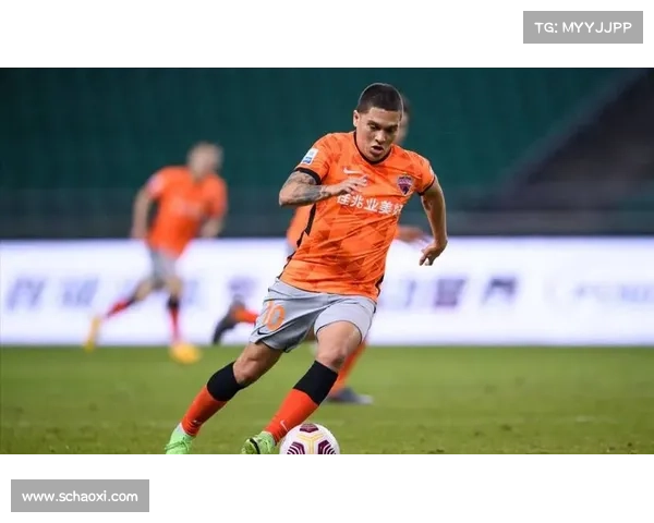 如何通过多渠道信息核实金特罗目前所效力的足球俱乐部身份